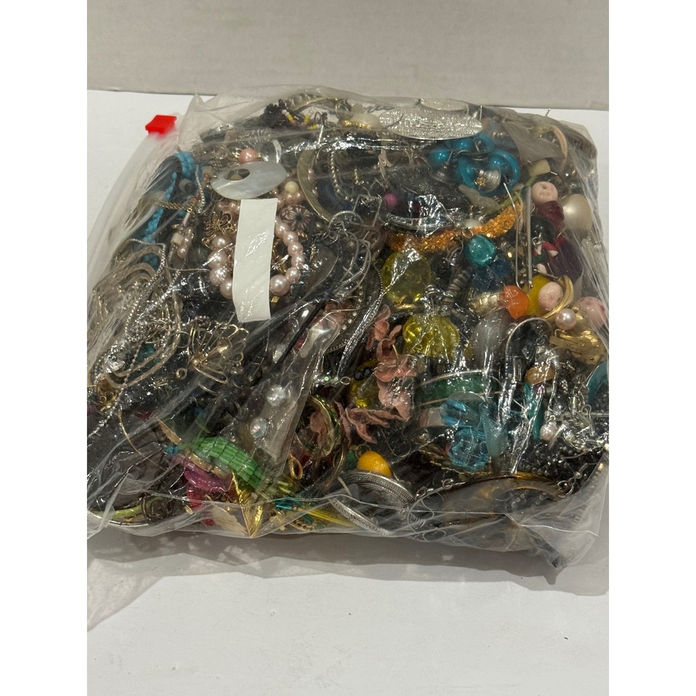 6.4 lbs Mixed Costume Jewelry Lot Bulk Crafting Beads Earrings Mystery Lot As Is - Picture 7 of 10